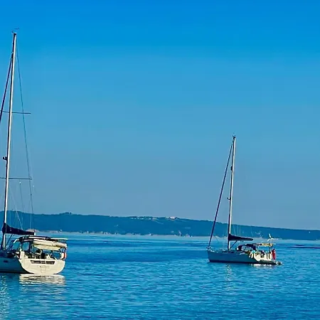 Unique Front De Climatise Et Jardin Apartamento Le Lavandou